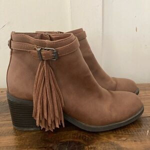 CIRCUS by Sam Edelman Jolie ankle boots tassel fringe buckle side zip 7M heels